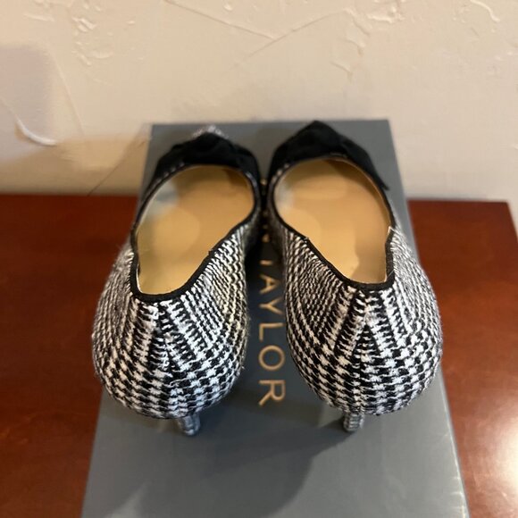 Women's Ann Taylor Frannie Flannel Bow Pumps Place & White Houndstooth Size 7 - Picture 4 of 8